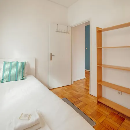 Summer Espinho Flat By Vacationy Apartment