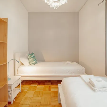 Summer Espinho Flat By Vacationy *