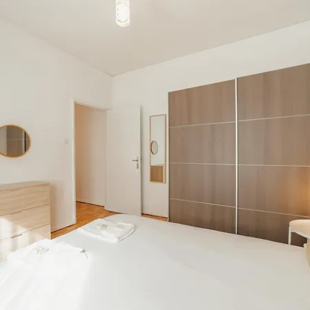 Summer Espinho Flat By Vacationy